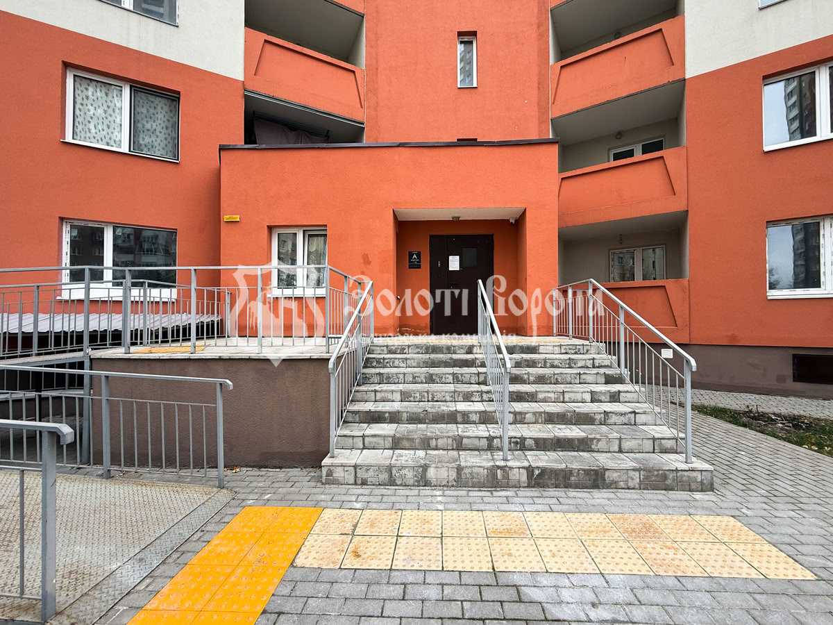 Продам 1-кімнатну квартиру, Киевская обл., Киев, Деснянский р-н, Милославська вул.