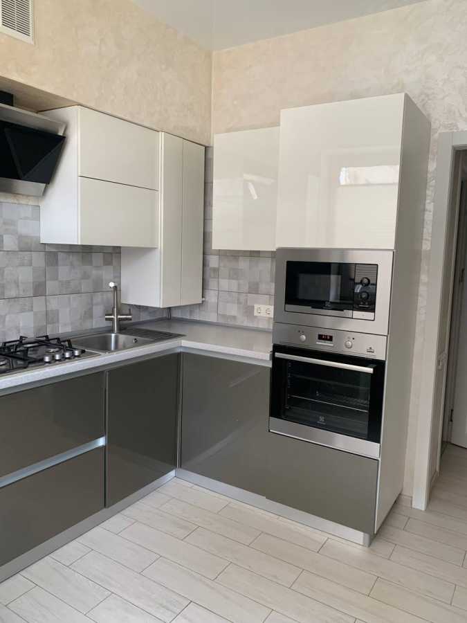 Продам 3-кімнатну квартиру, Киевская обл., Киево-Святошинский, Гатное, Дорошенка