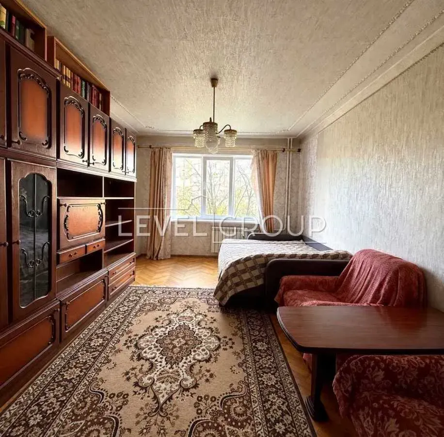 Продам 3-кімнатну квартиру, Киевская обл., Киев, Голосеевский р-н, Лятошинського вул.