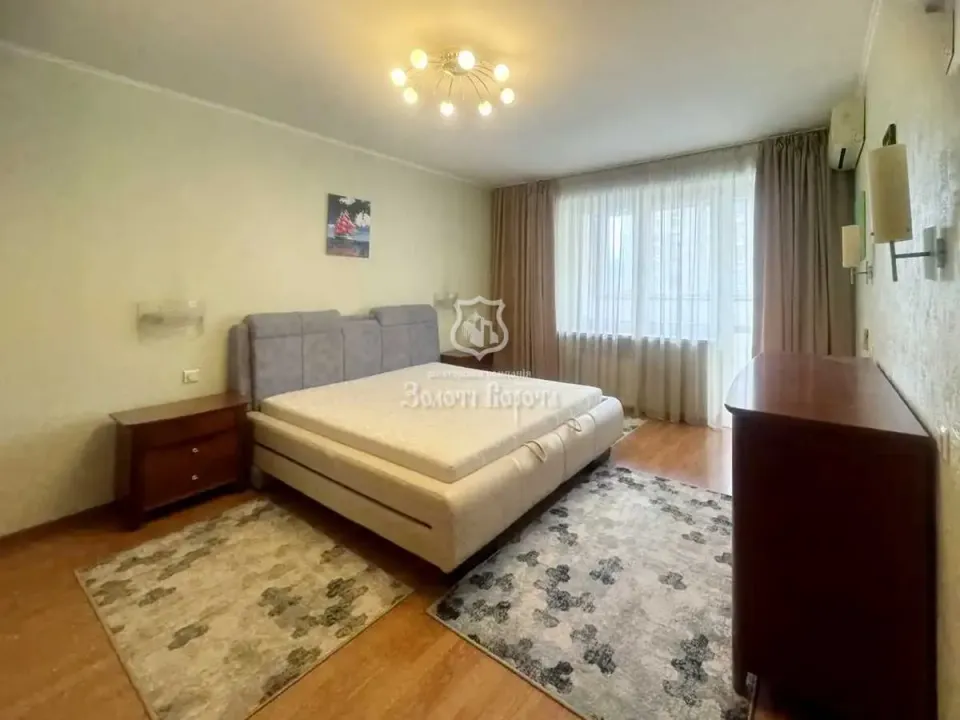 Продам 4-кімнатну квартиру, Киевская обл., Киев, Голосеевский р-н, Антоновича вул.