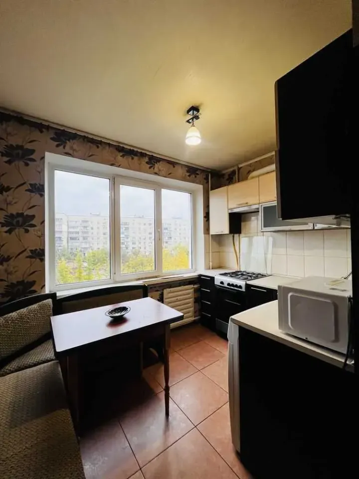 Продам 3-кімнатну квартиру, Киевская обл., Киев, Днепровский р-н, Романа Шухевича просп.