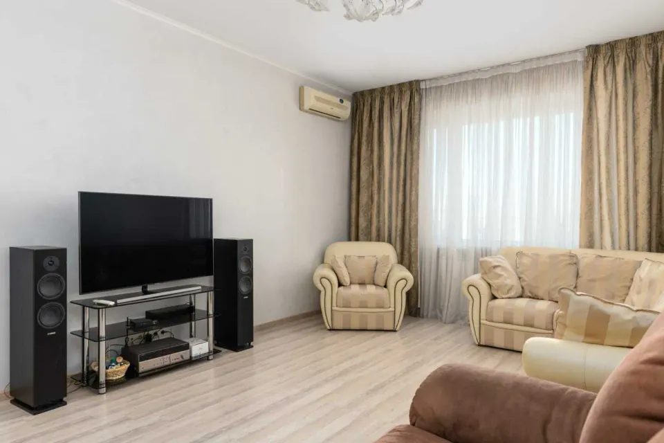 Продам 3-кімнатну квартиру, Киевская обл., Киев, Оболонский р-н, Маршала Тимошенко ул.