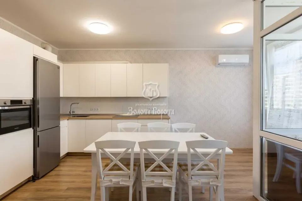 Продам 3-кімнатну квартиру, Киевская обл., Киев, Днепровский р-н, Євгена Сверстюка вул.