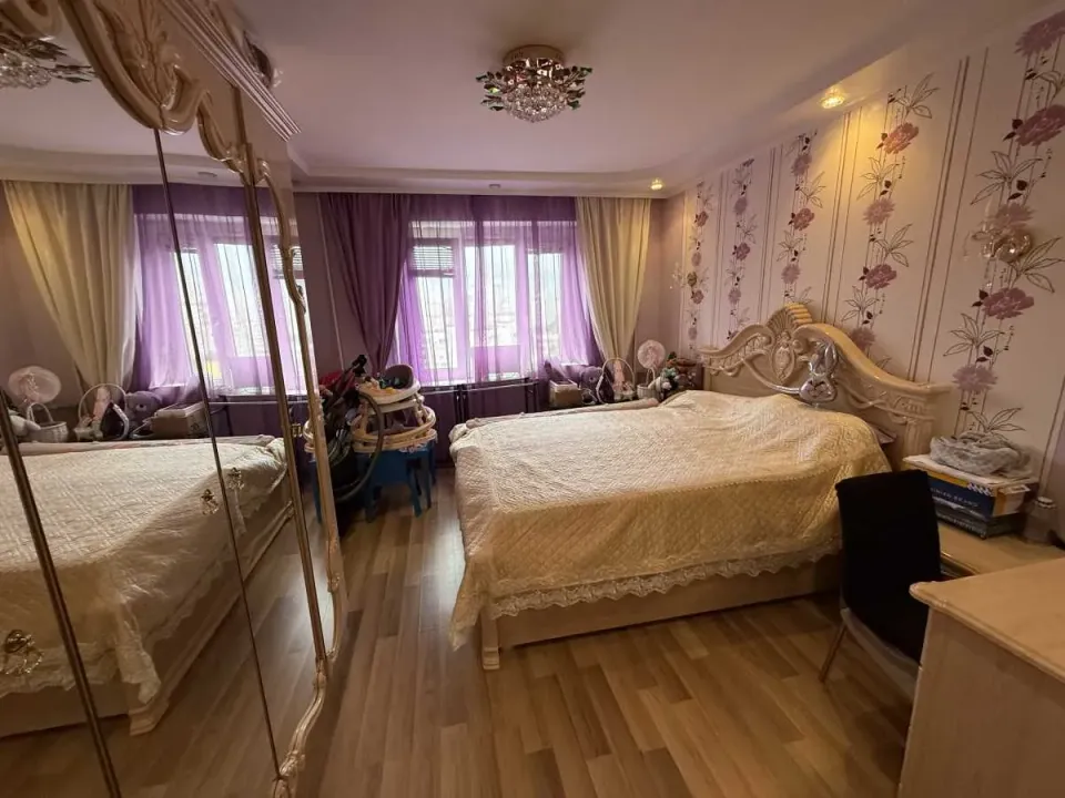 Продам 3-кімнатну квартиру, Киевская обл., Киев, Дарницкий р-н, Ревуцкого ул.