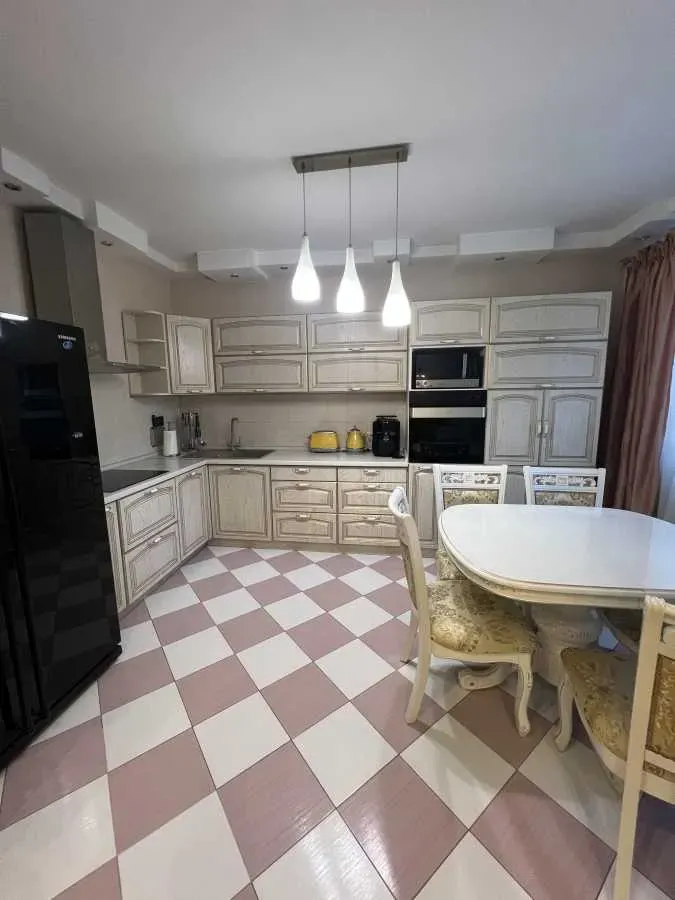 Продам 4-кімнатну квартиру, Киевская обл., Киев, Соломенский р-н, Волинська вул.