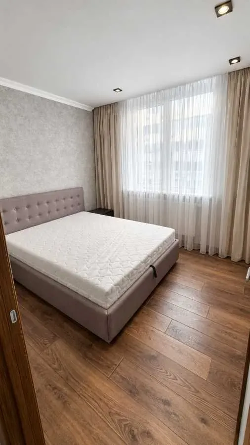 Продам 2-кімнатну квартиру, Киевская обл., Киев, Голосеевский р-н, Михайла Ломоносова вул.