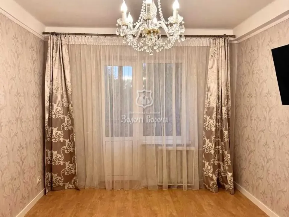 Продам 3-кімнатну квартиру, Киевская обл., Киев, Голосеевский р-н, Васильківська вул.